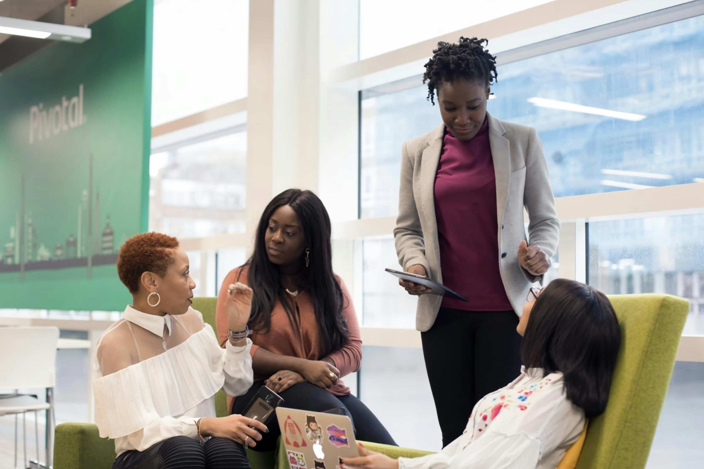 62 Best Employee Appreciation Day Ideas for Large Companies
